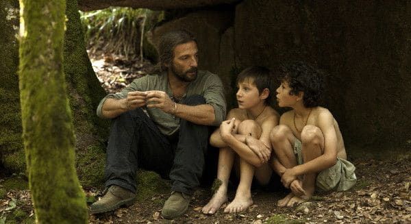 Paco (Mathieu Kassovitz) with Tsali (David Gastou) and Okyesa (Sofiane Neveu): "For me, in the whole first part of the film, the father really is a hero for his sons."